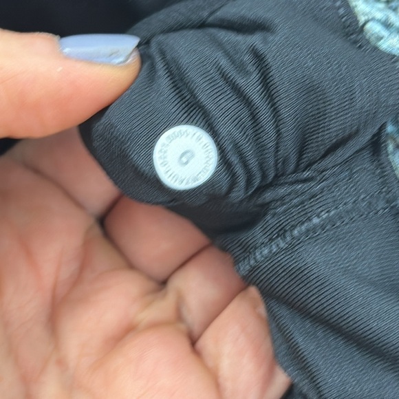 Lululemon Hotty Hot Low Rise Short 4" Dimensional Icing Blue Multi / Black - Picture 5 of 6